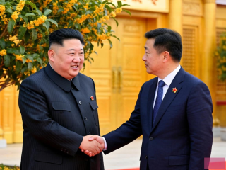 金正恩会见王毅，深化中朝友谊，共谋地区和平稳定